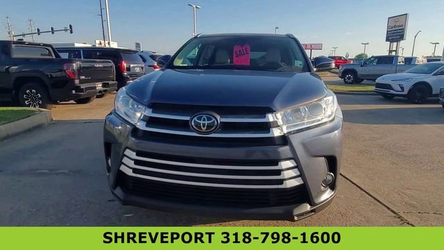 Used 2019 Toyota Highlander XLE FWD image 3