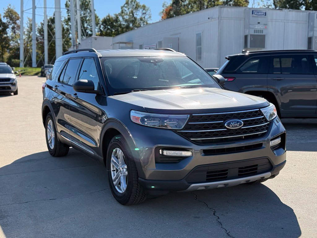 Used 2020 Ford Explorer XLT w/ Equipment Group 202A AWD/4WD image 4