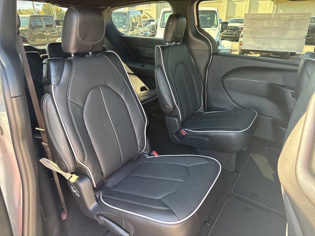 New 2026 Chrysler Pacifica Limited w/ S Appearance Package image 19
