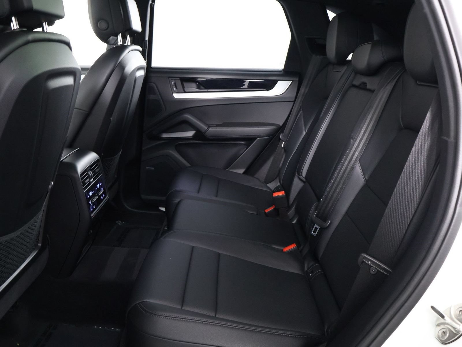Certified 2024 Porsche Cayenne S AWD/4WD image 33