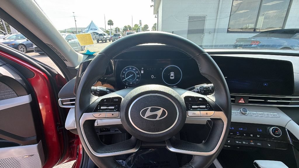 Used 2025 Hyundai Elantra Limited FWD image 16