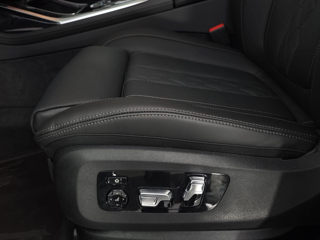 New 2026 BMW X7 xDrive40i w/ Executive Package image 29