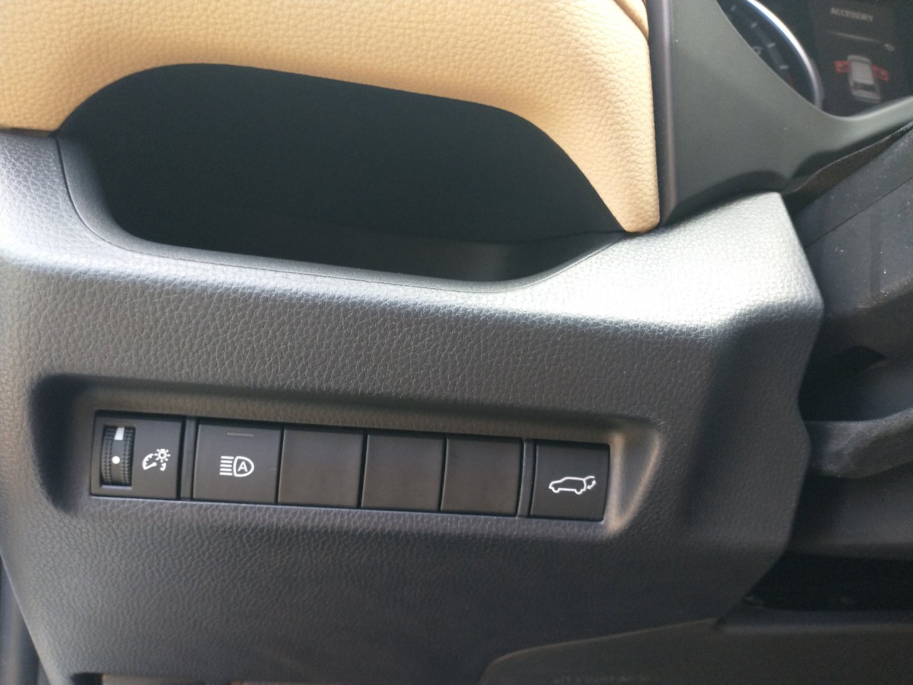 Used 2022 Toyota RAV4 XLE Premium image 40