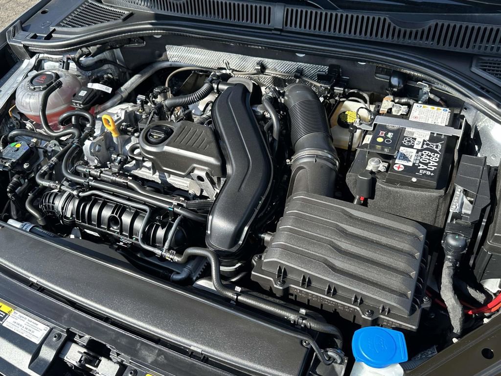 Used 2025 Volkswagen Jetta SE w/ Sunroof Package image 10