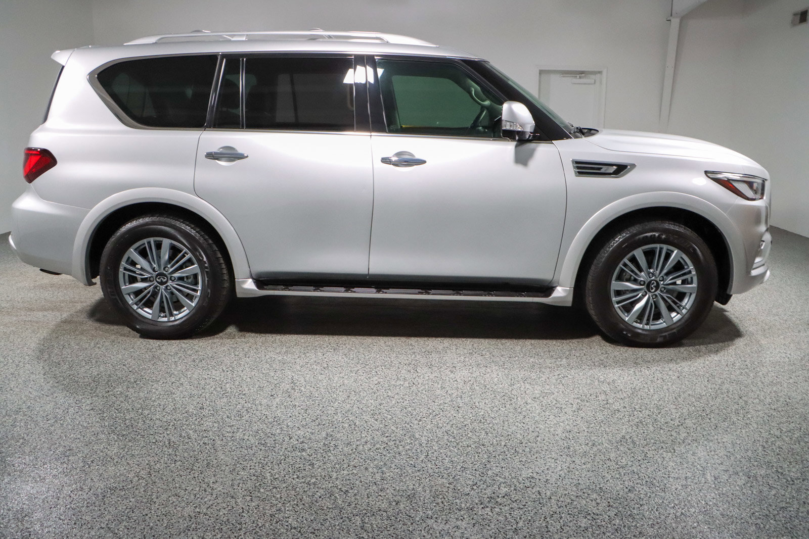 Used 2023 INFINITI QX80 Luxe w/ Cargo Package image 6