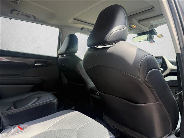 Used 2021 Toyota Highlander Limited FWD image 21