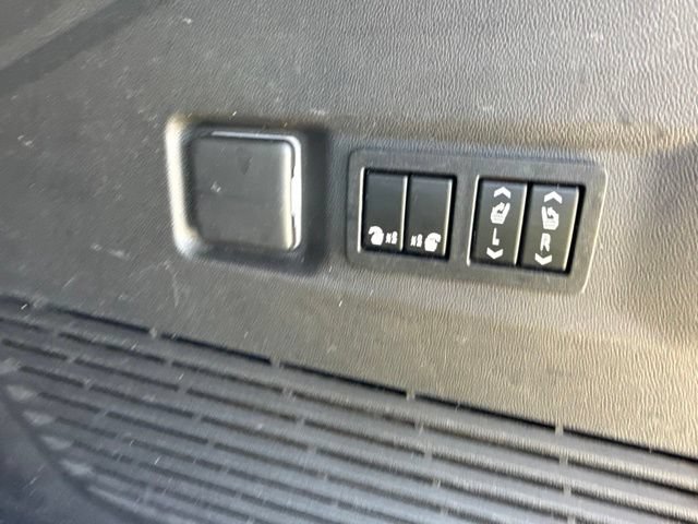 Used 2022 Chevrolet Suburban Premier AWD/4WD image 23