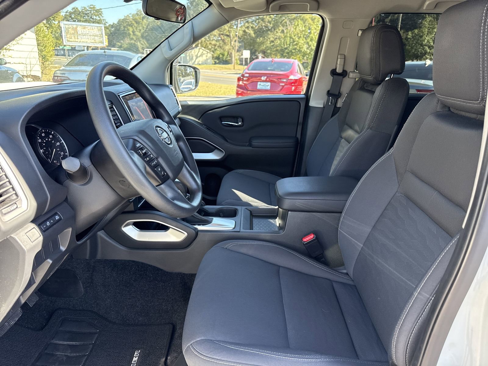 Used 2024 Nissan Frontier SV w/ Tow Package image 9