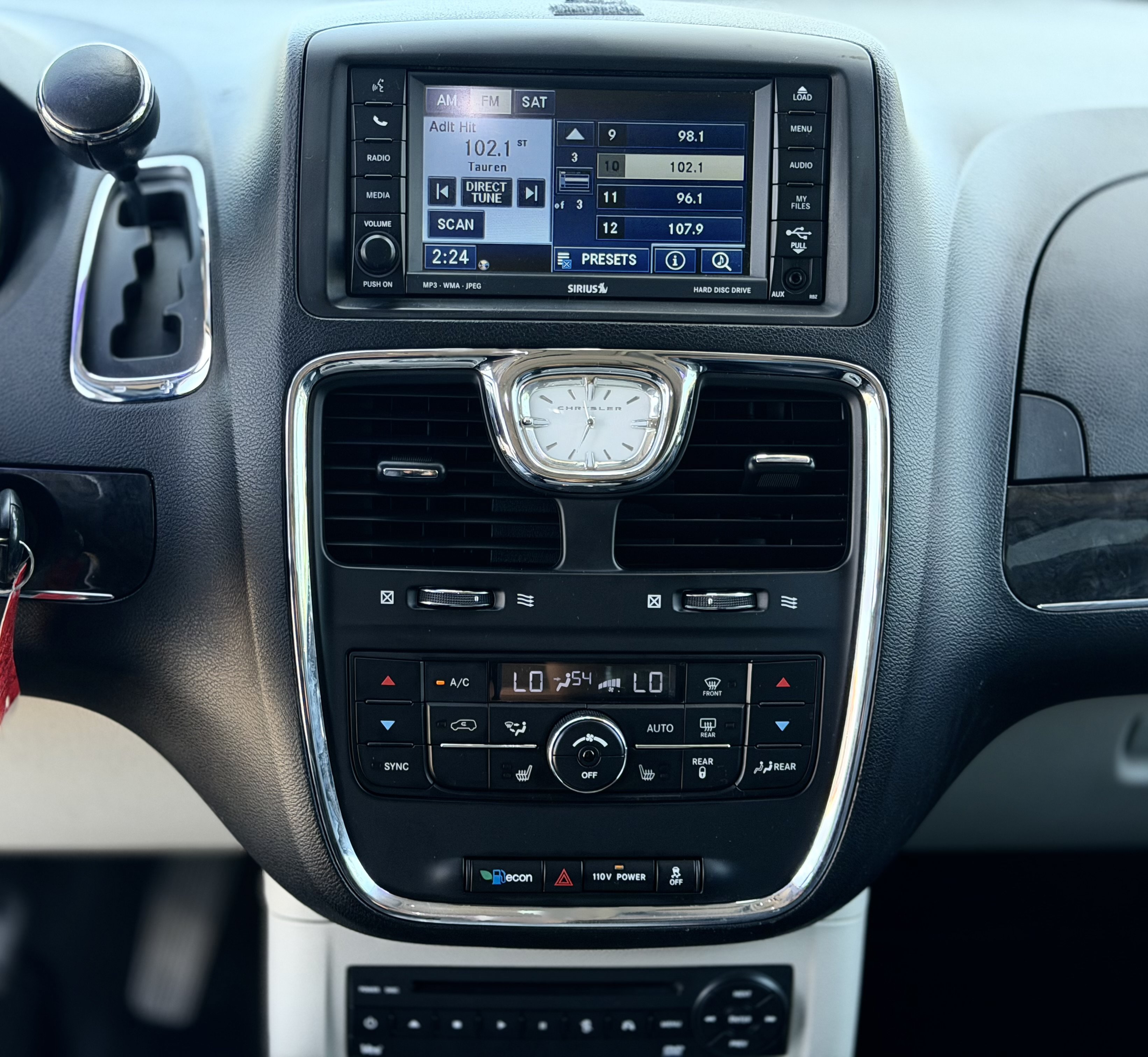 Used 2011 Chrysler Town & Country Touring-L w/ Entertainment Group #2 FWD image 25