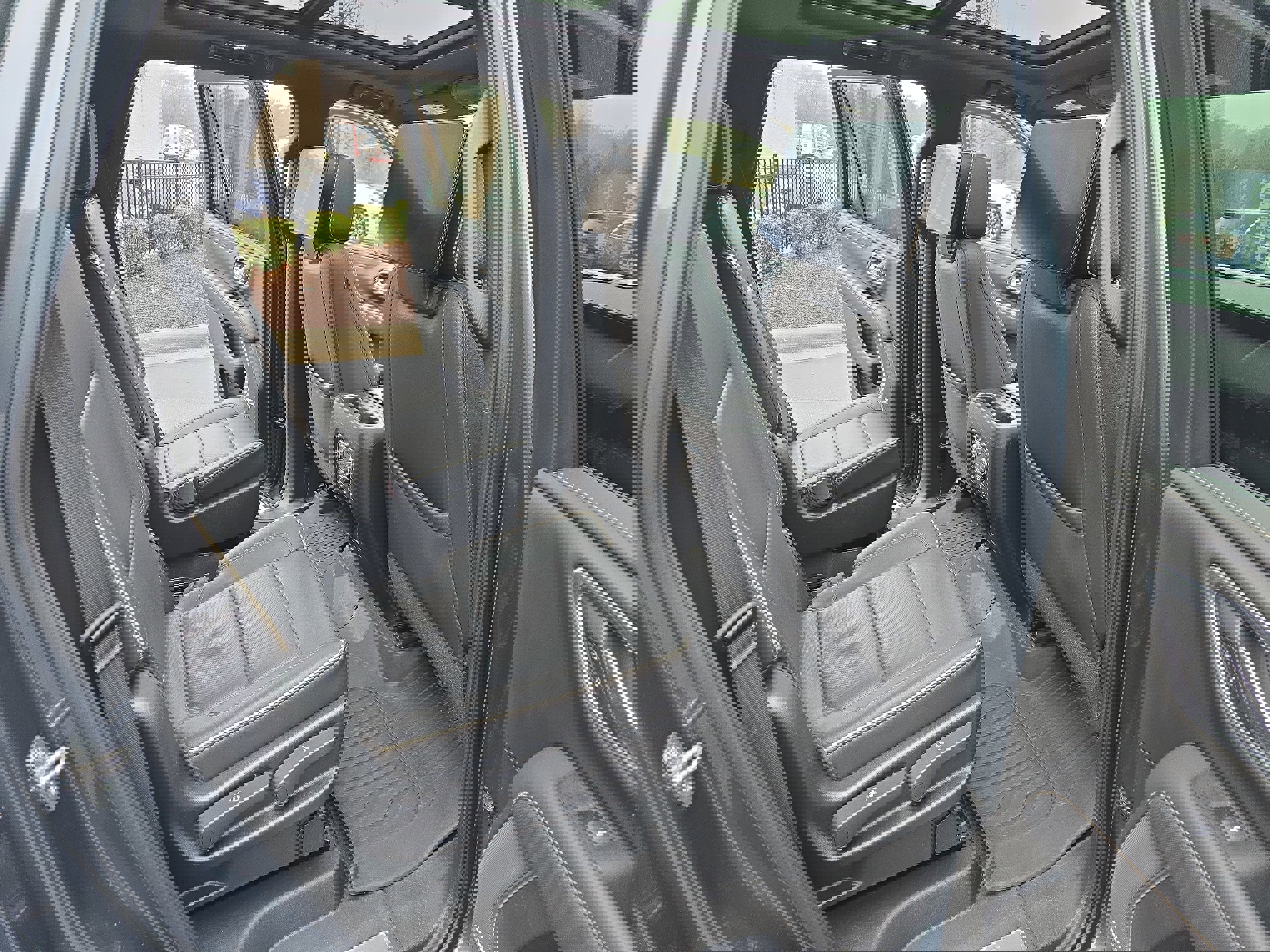 Used 2021 GMC Yukon SLT w/ SLT Premium Package image 11