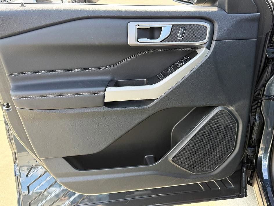 Used 2023 Ford Explorer XLT image 17