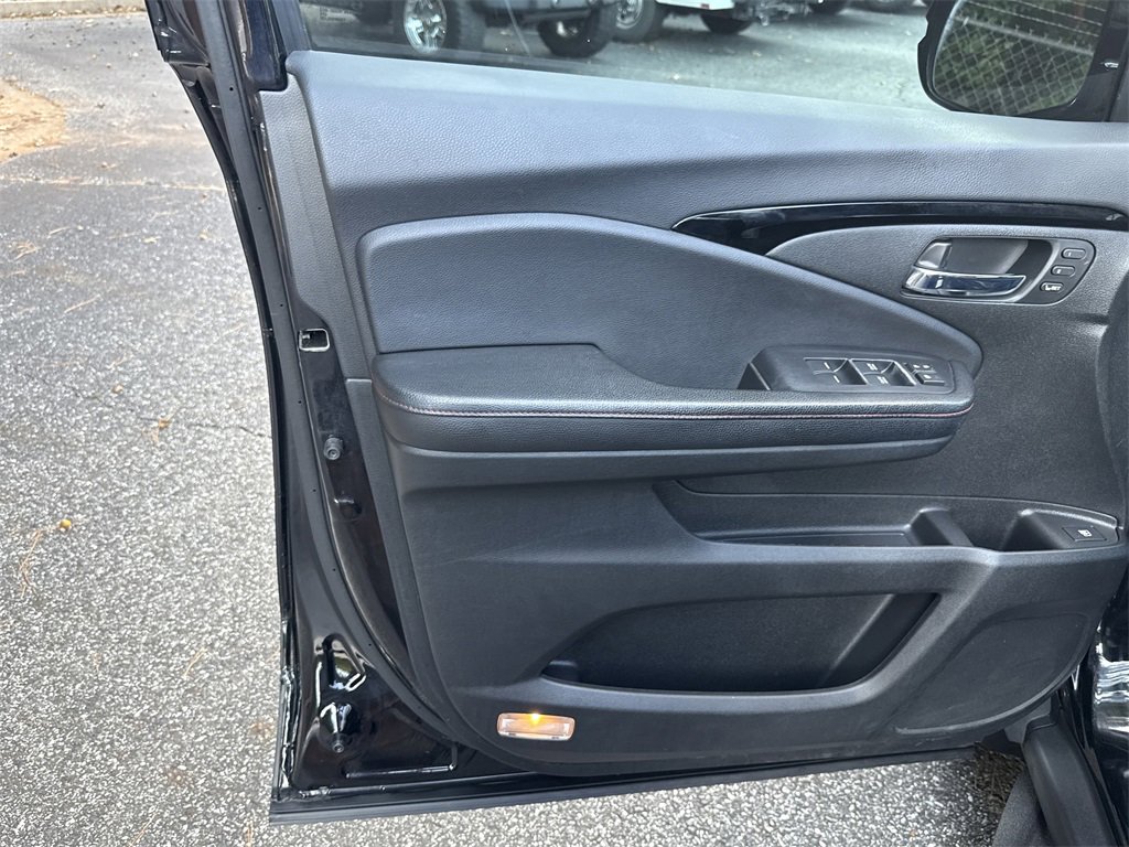 Used 2018 Honda Ridgeline Black Edition image 11