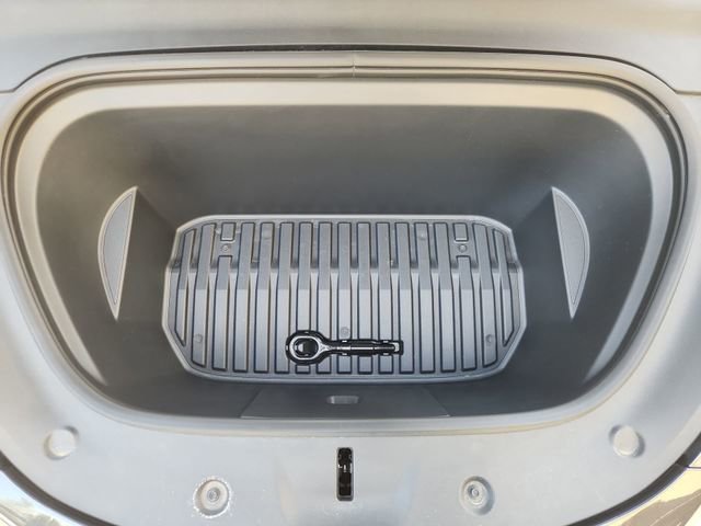 Used 2024 Tesla Model Y Performance image 29