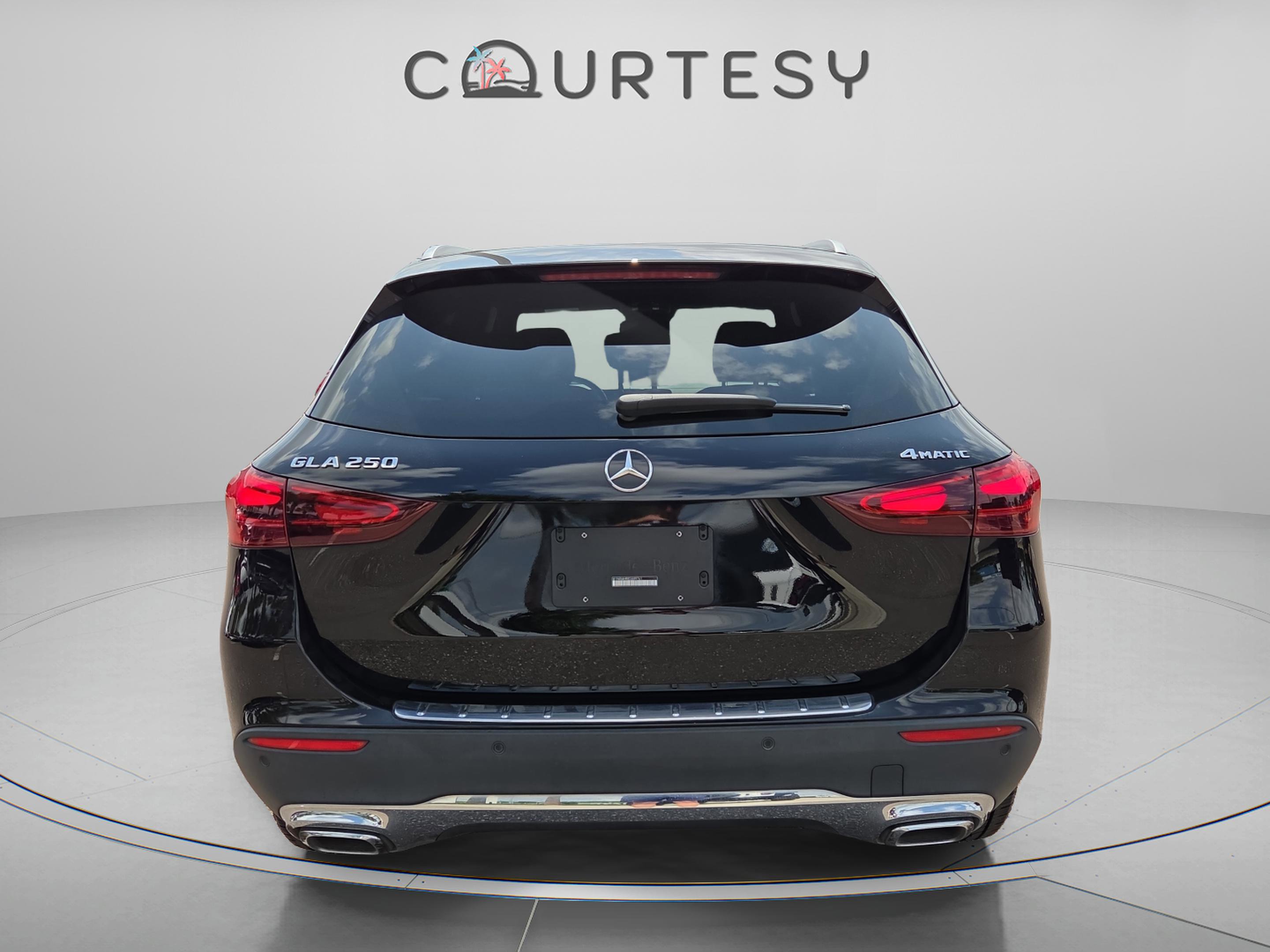 Used 2025 Mercedes-Benz GLA 250 4MATIC image 4