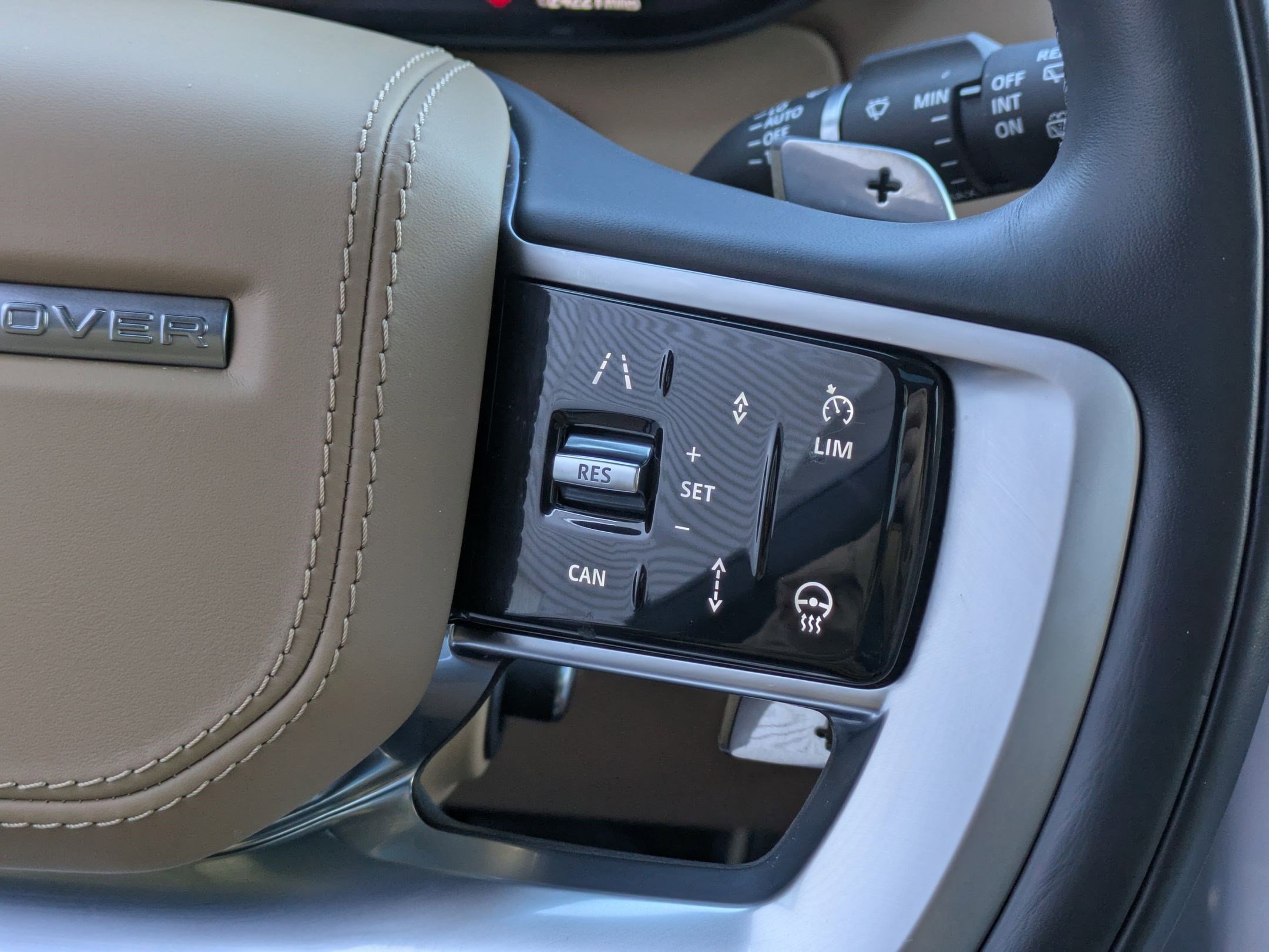 Used 2024 Land Rover Range Rover Long Wheelbase SE image 17