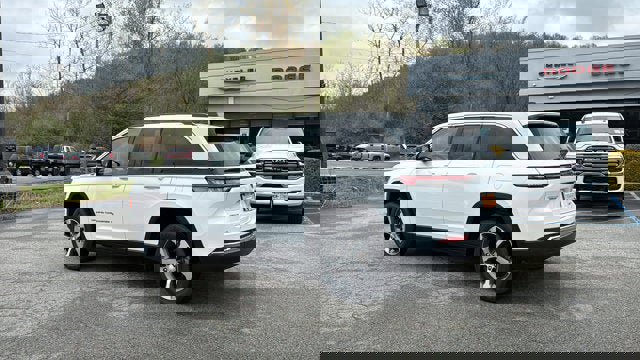 Certified 2023 Jeep Grand Cherokee Limited AWD/4WD image 6