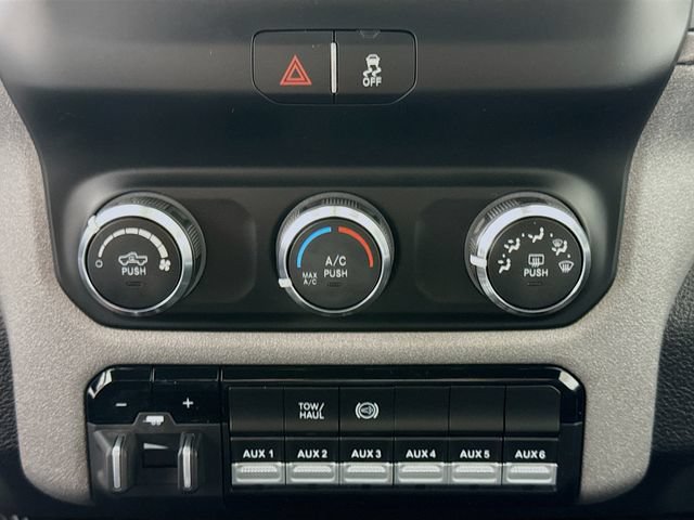 Used 2024 RAM 3500 Tradesman w/ Chrome Appearance Group AWD/4WD image 15