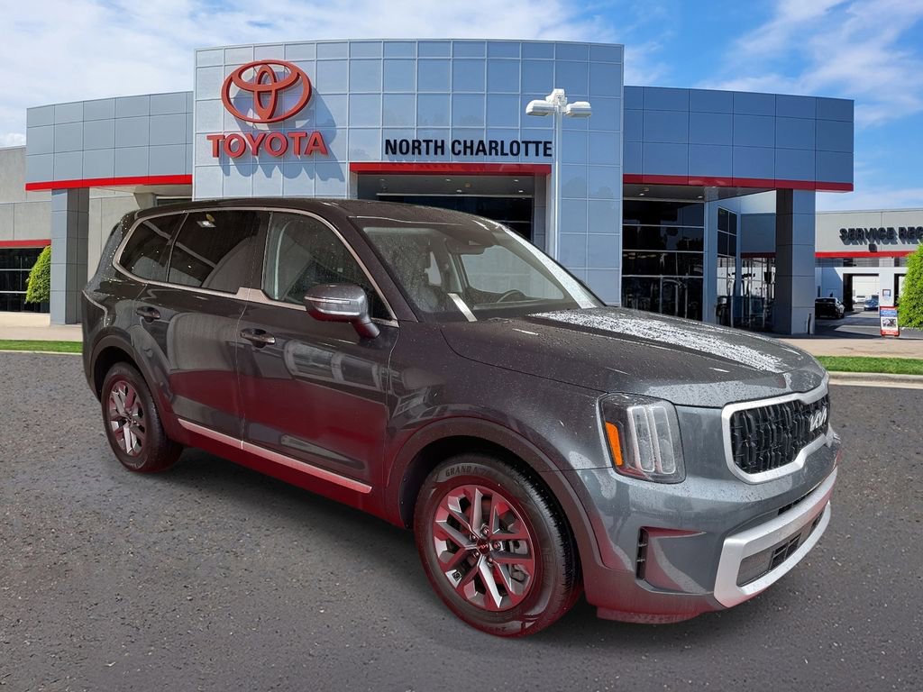 Used 2023 Kia Telluride LX image 1