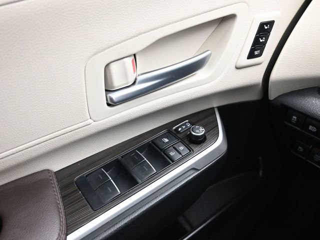 Certified 2023 Toyota Sienna Platinum image 25