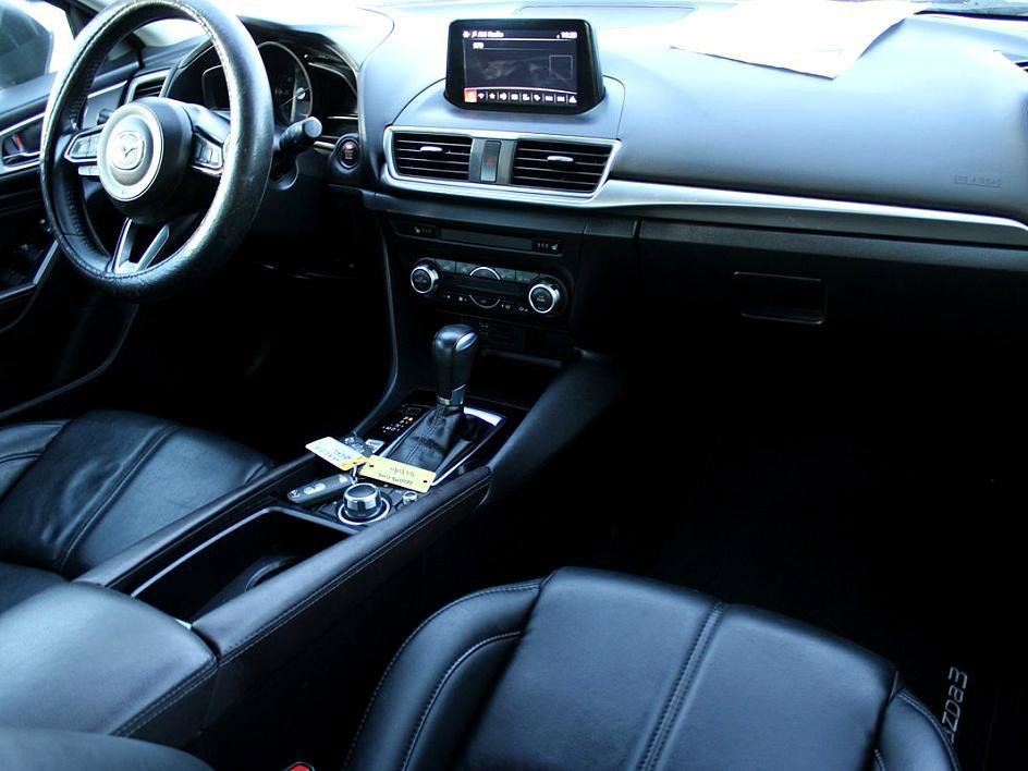 Used 2018 MAZDA MAZDA3 Touring image 23
