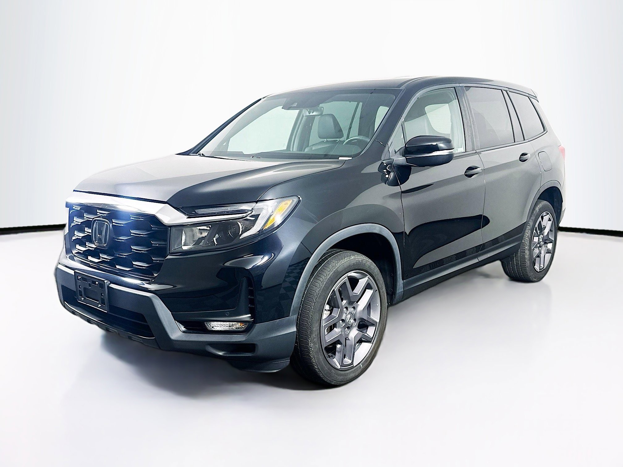 Used 2023 Honda Passport EX-L image 3