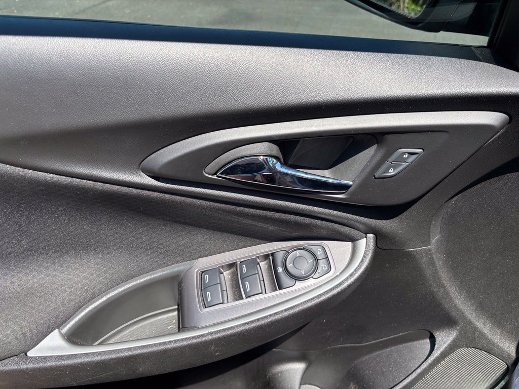 Used 2025 Chevrolet Malibu LT FWD image 11