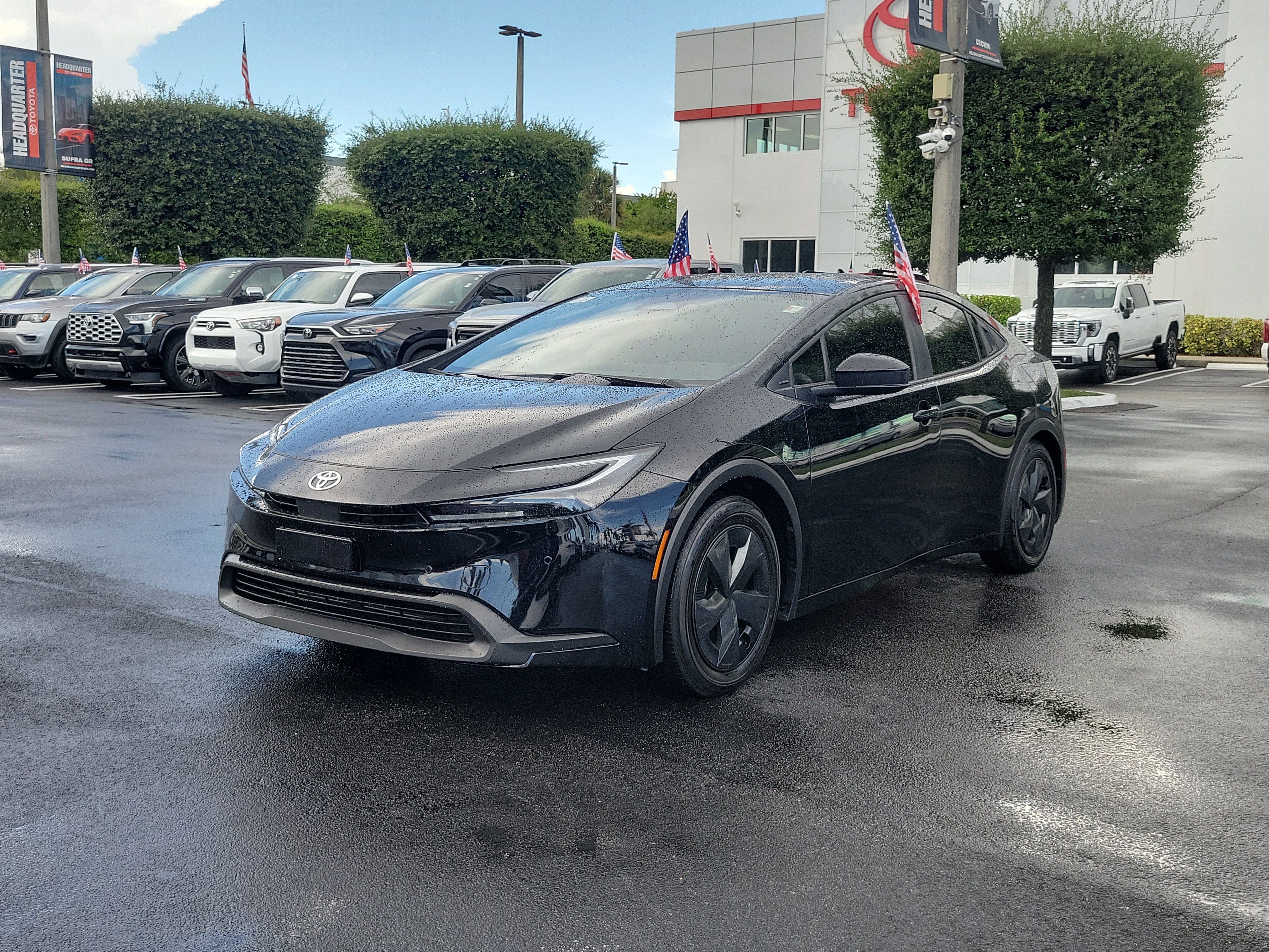 Used 2025 Toyota Prius LE FWD image 6