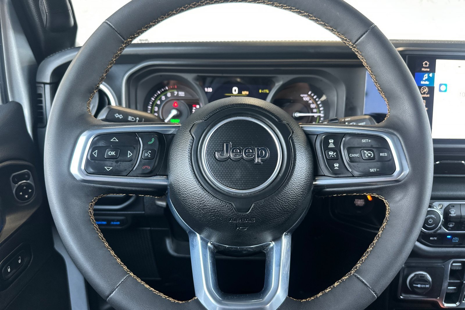 Used 2024 Jeep Wrangler Unlimited Sahara w/ Safety Group AWD/4WD image 22