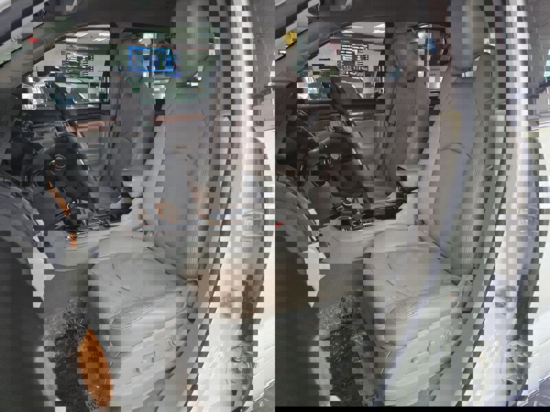 Used 2010 Saturn Outlook XR image 9