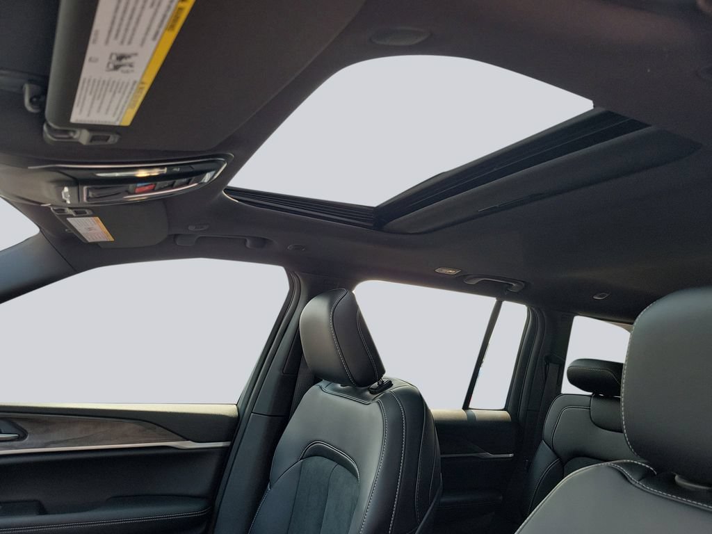 New 2026 Jeep Grand Cherokee Altitude RWD image 27