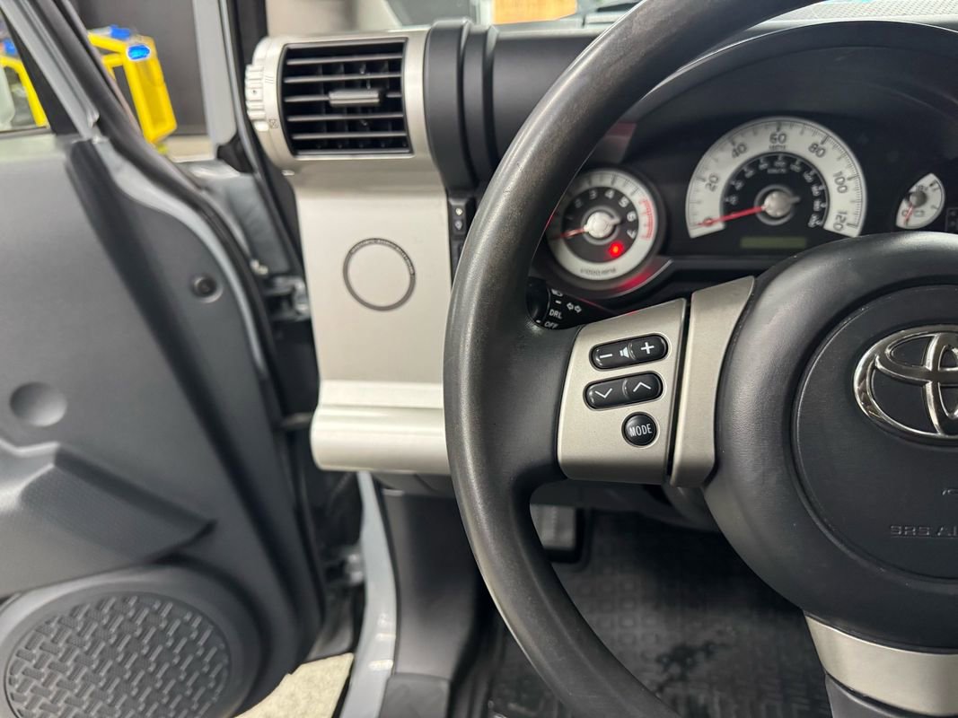 Used 2014 Toyota FJ Cruiser 4WD w/ Convenience Package image 20