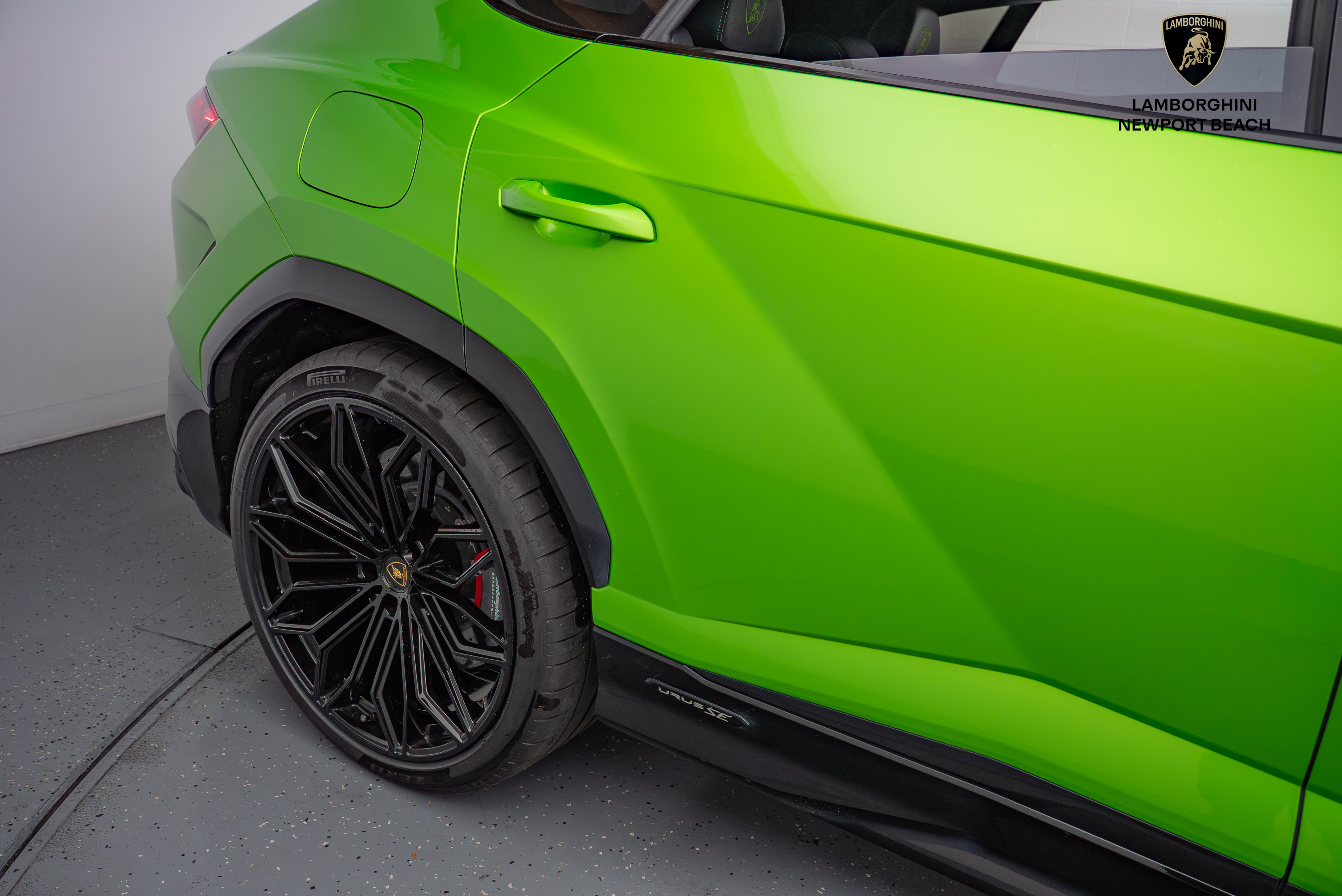 Used 2025 Lamborghini Urus SE image 7