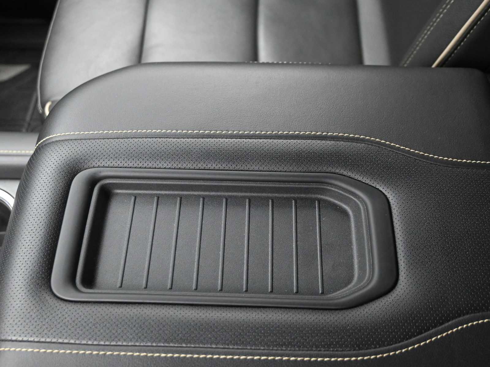 Used 2021 Chevrolet Tahoe Premier AWD/4WD image 24