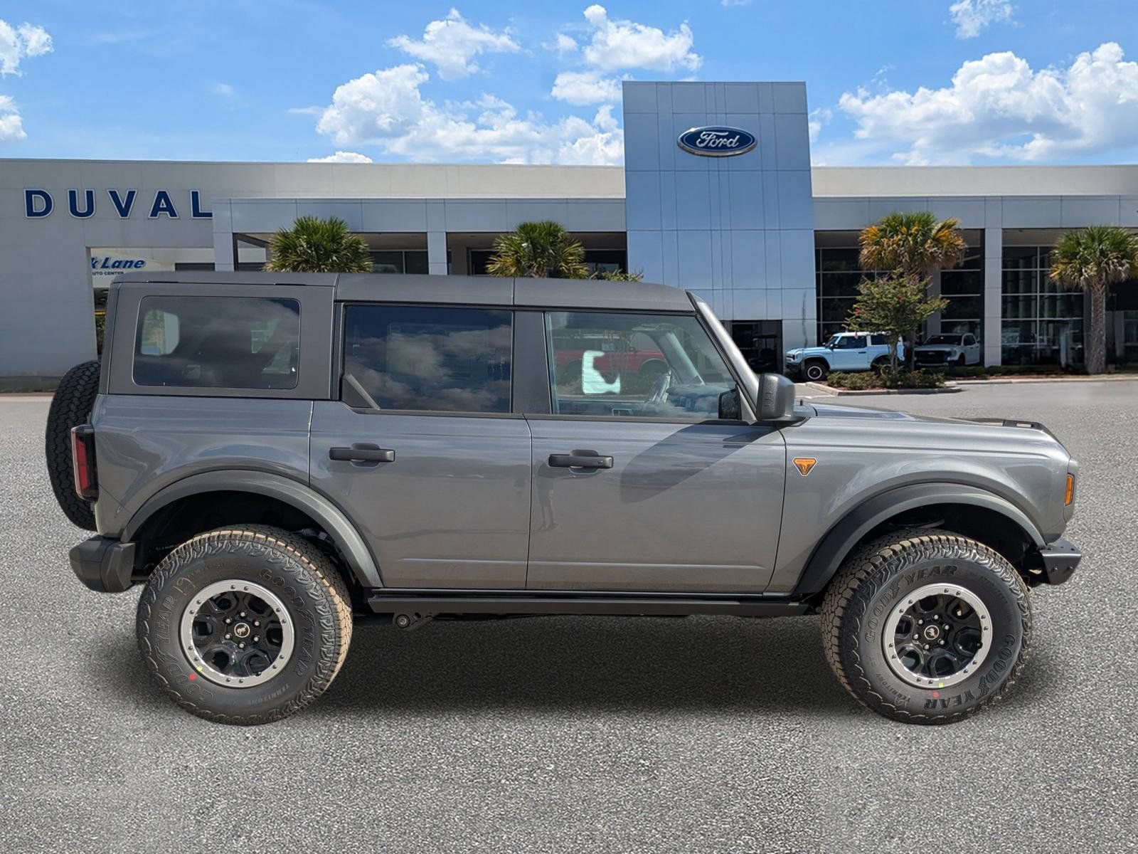 New 2025 Ford Bronco Badlands w/ Sasquatch Package AWD/4WD image 3