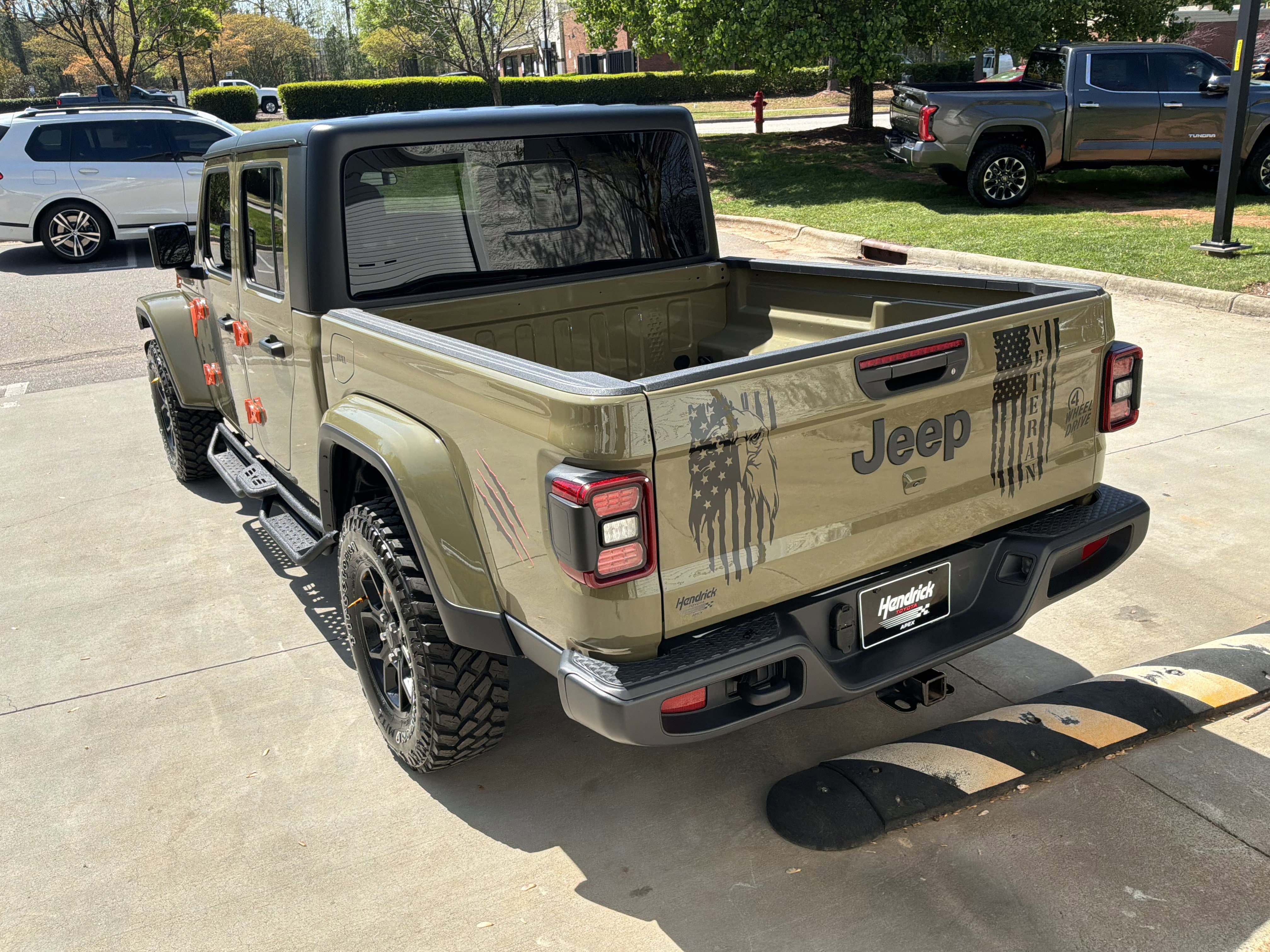 Used 2025 Jeep Gladiator Willys image 10