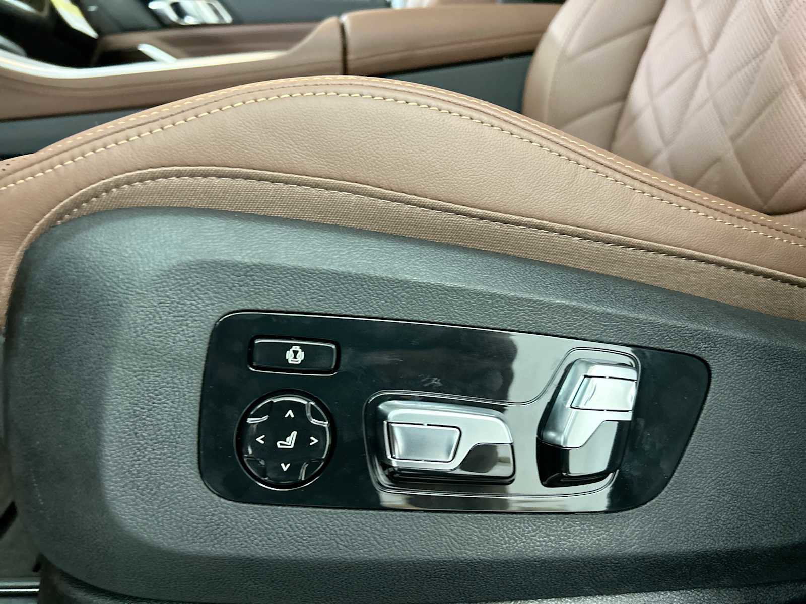 New 2026 BMW X5 xDrive40i w/ M Sport Package image 14