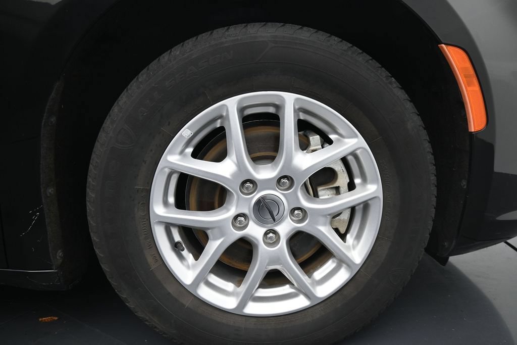 Used 2023 Chrysler Pacifica Touring-L FWD image 11