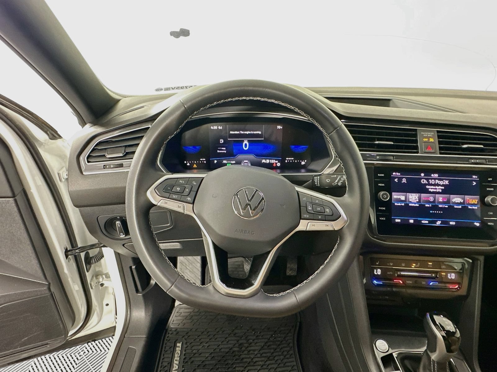 Used 2024 Volkswagen Tiguan SE AWD/4WD image 11