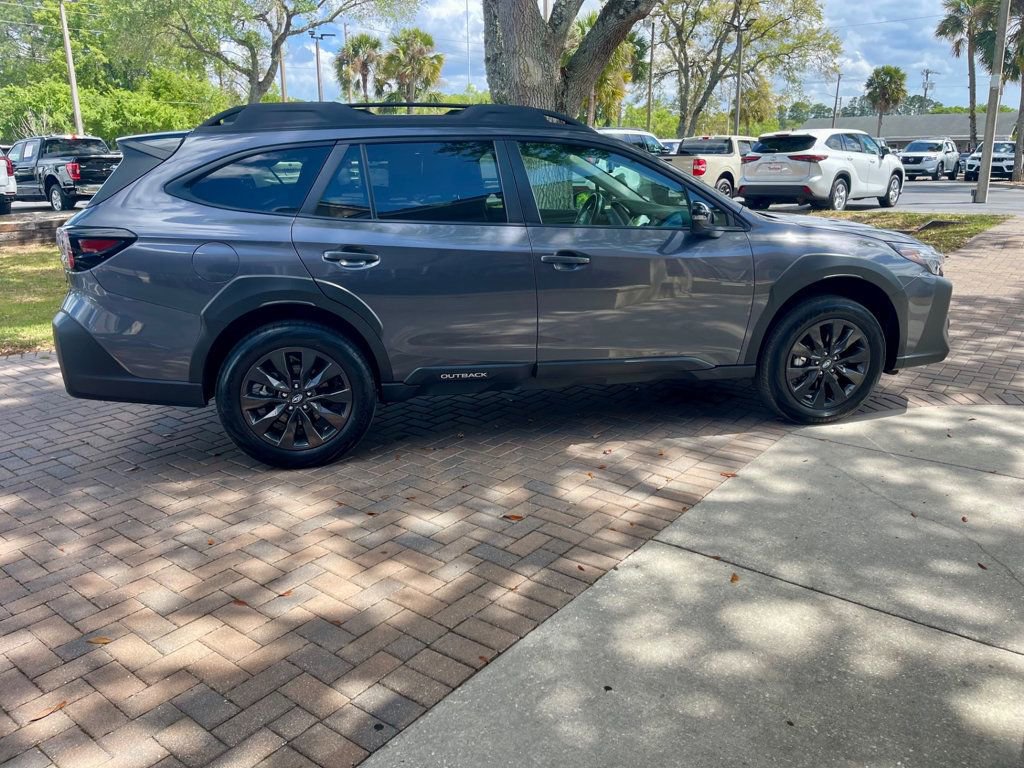 Used 2025 Subaru Outback Onyx Edition image 7