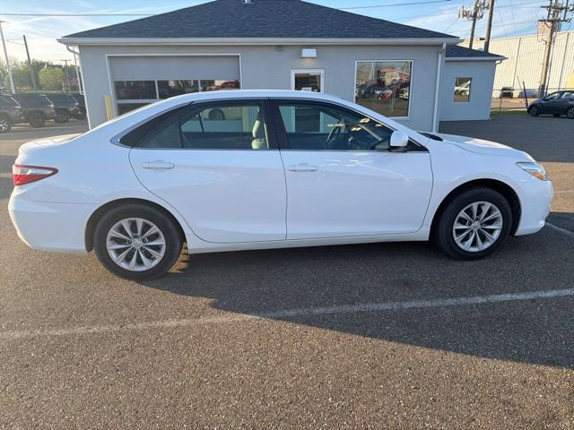 Used 2017 Toyota Camry LE FWD image 10