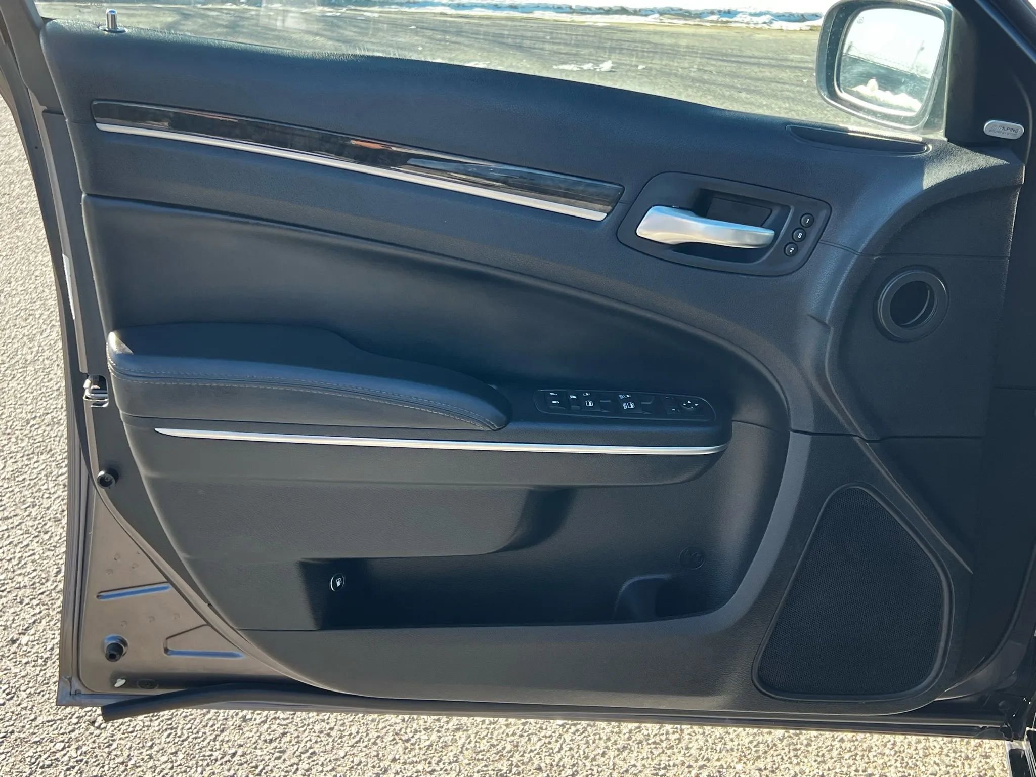 Used 2016 Chrysler 300 C image 8