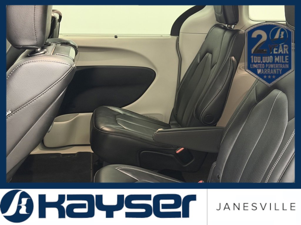Used 2022 Chrysler Pacifica Touring-L w/ Uconnect Theater Family Group image 18