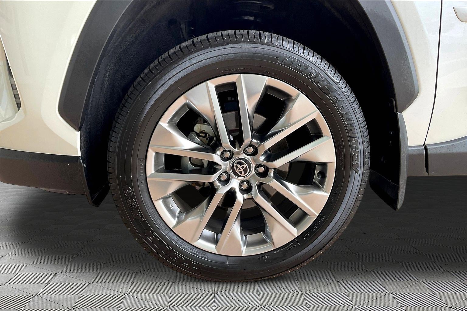 Used 2021 Toyota RAV4 Limited AWD/4WD image 32