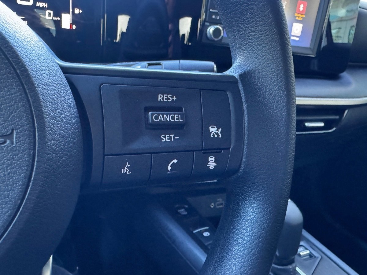 Used 2025 Nissan Kicks S AWD/4WD image 24