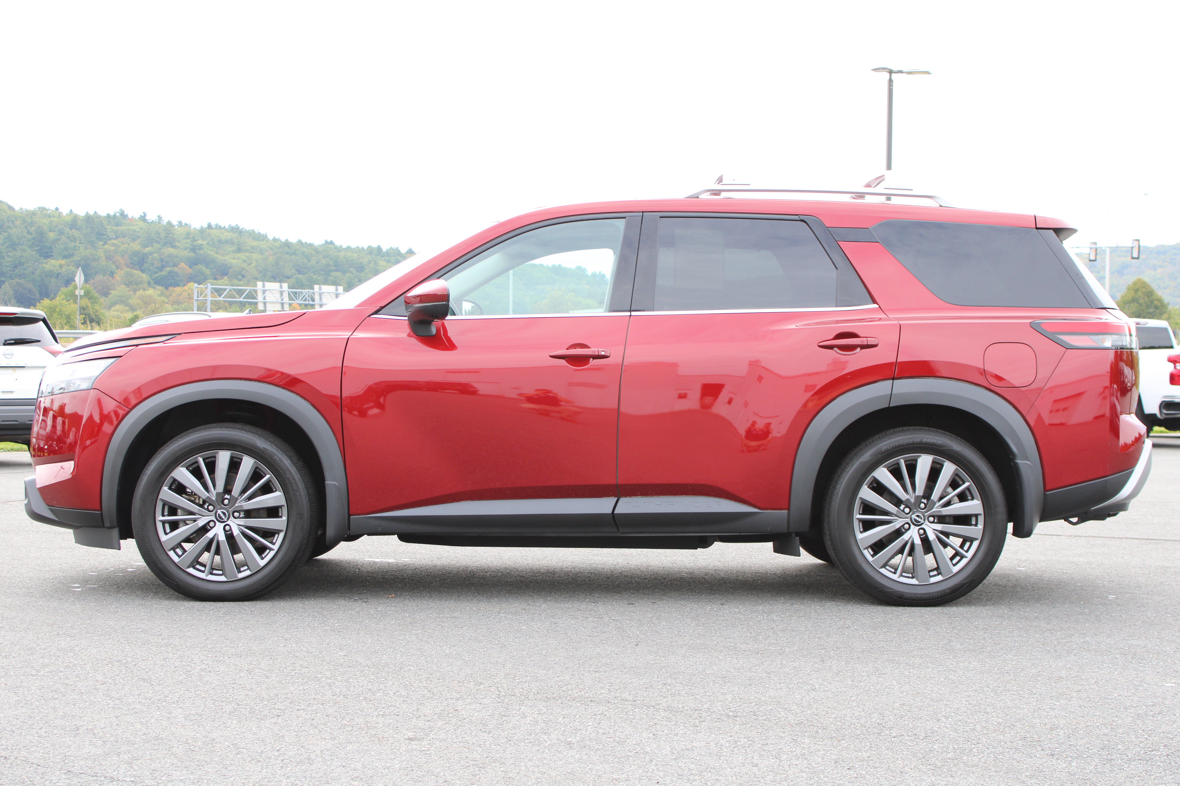 Used 2024 Nissan Pathfinder SL w/ SL Premium Package AWD/4WD image 11