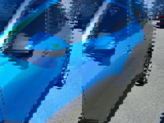 Used 2025 Chevrolet Trax LT w/ LT Convenience Package image 5