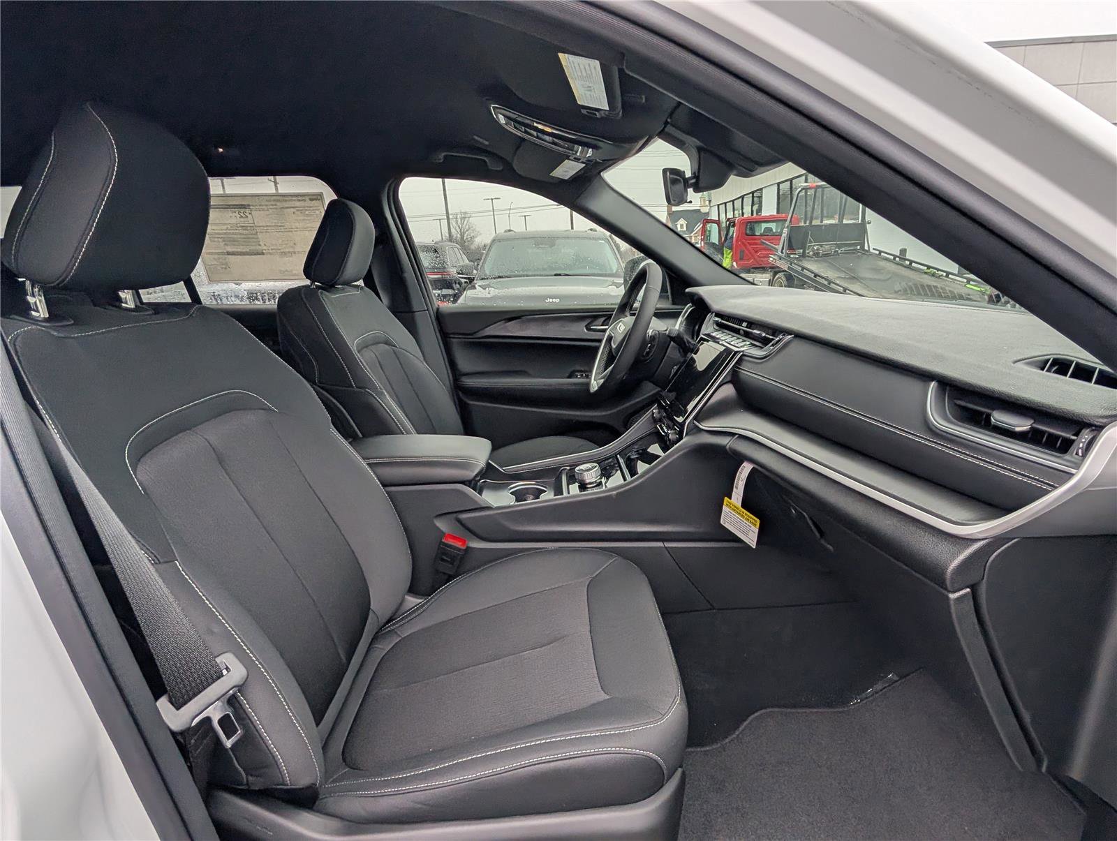 New 2026 Jeep Grand Cherokee Laredo image 6
