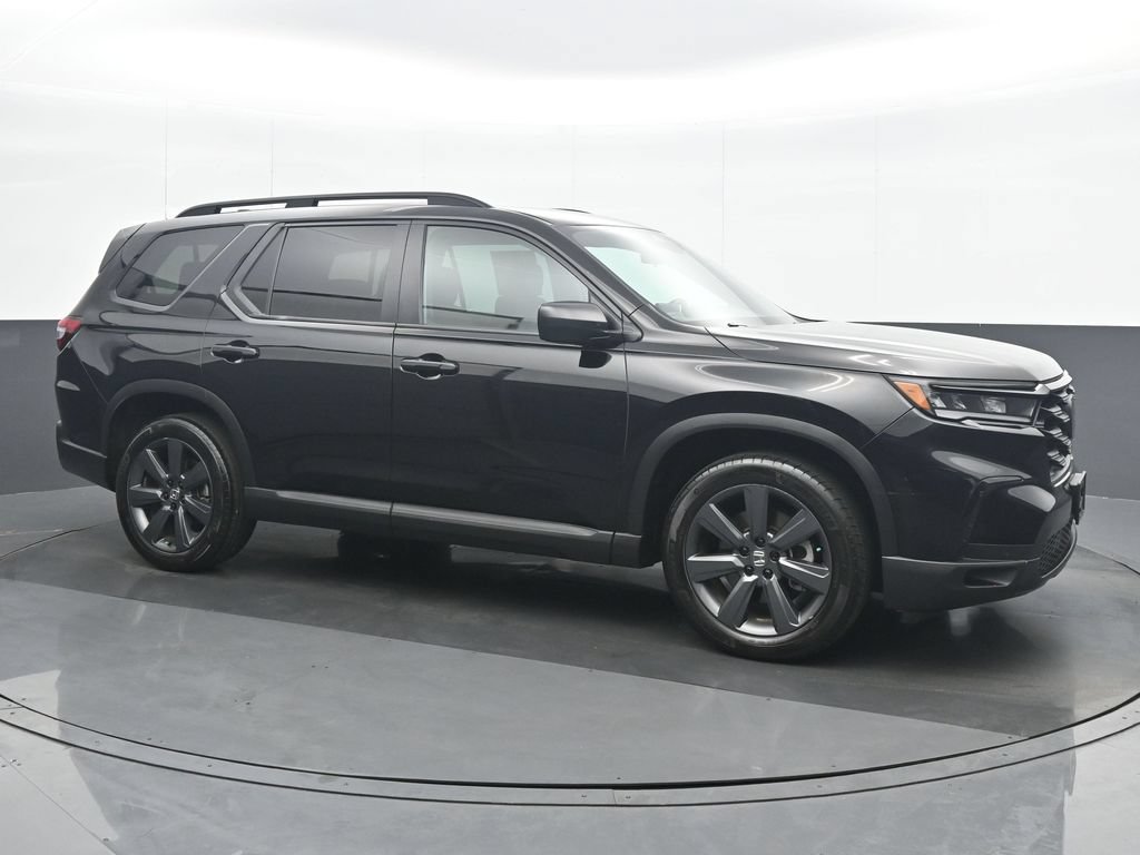 Used 2025 Honda Pilot Sport image 8