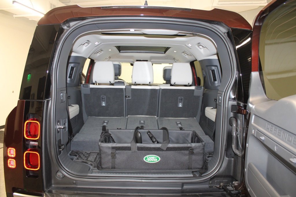 Used 2023 Land Rover Defender 130 SE image 48
