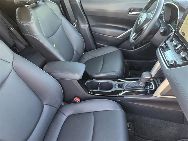 Used 2025 Toyota Corolla Cross XLE image 11